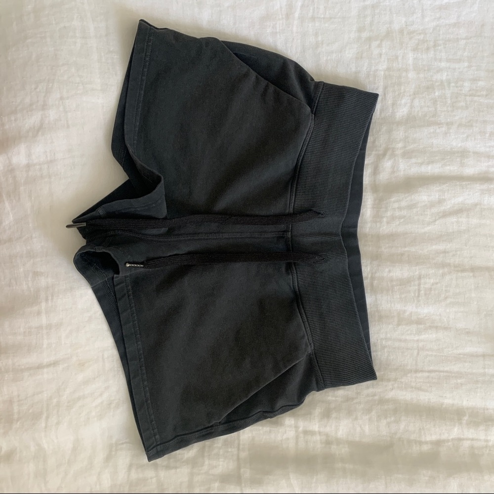 lululemon charcoal comfy shorts size 6